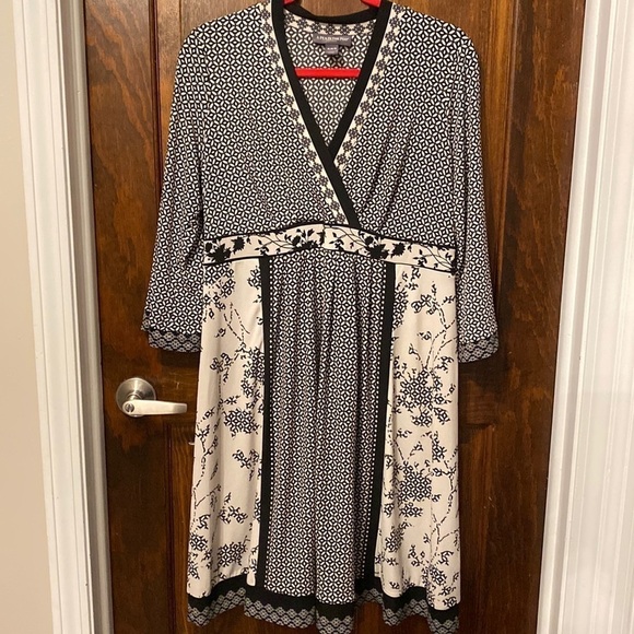 A Pea In The Pod maternity dress. - Picture 1 of 5